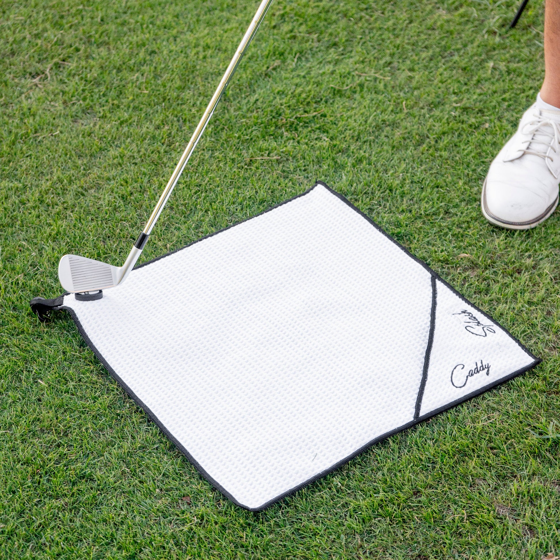 Golf Pocket Mag Towel - White & Ice White Golf Club Water Brush Pro Bundle