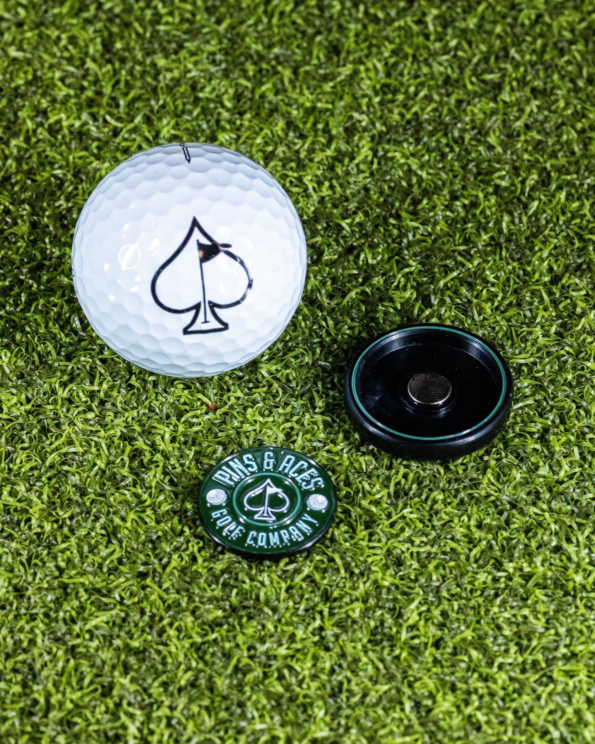Pop Out Medallion Ball Marker - Green