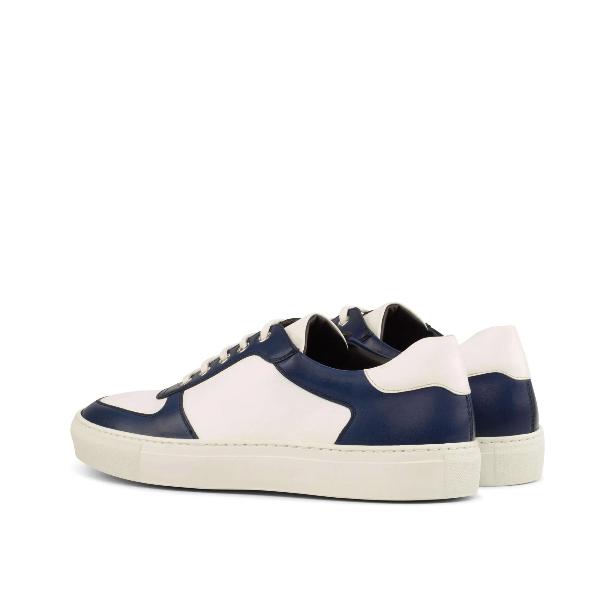 AL70 Low Top Sneaker II